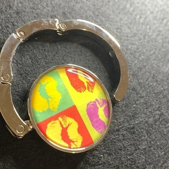 NEW~SEXY Lip Pop Art Bag Hanger - Picture 3 of 6